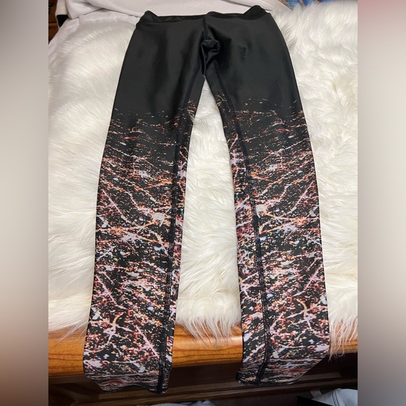 Alo yoga airbrush printed leggings - Picture 4 of 4